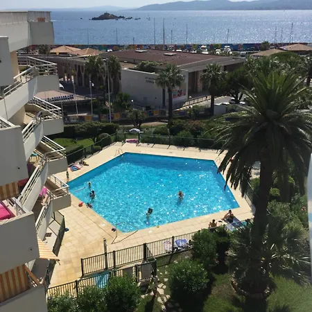 127, Vue Et Piscine, Port Santa Lucia * Saint-Raphael (Var)